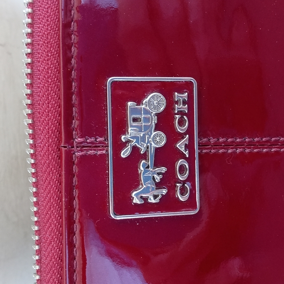 COACH RED LEATHER ZIP AROUND WALLETT - Picture 2 of 8